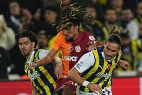 Fenerbahçe'nin Derbi Faciası Galatasaray'a 3-1 Yenilerek Üst Sıralardan Uzaklaştı