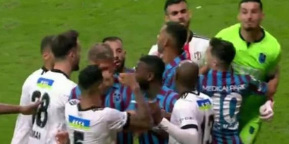 Uğurcan Çakır’ın Kurtarışlarıyla Trabzonspor, Beşiktaş’ı 10 Kişiyle Durdurdu Maç 1-1 Sona Erdi