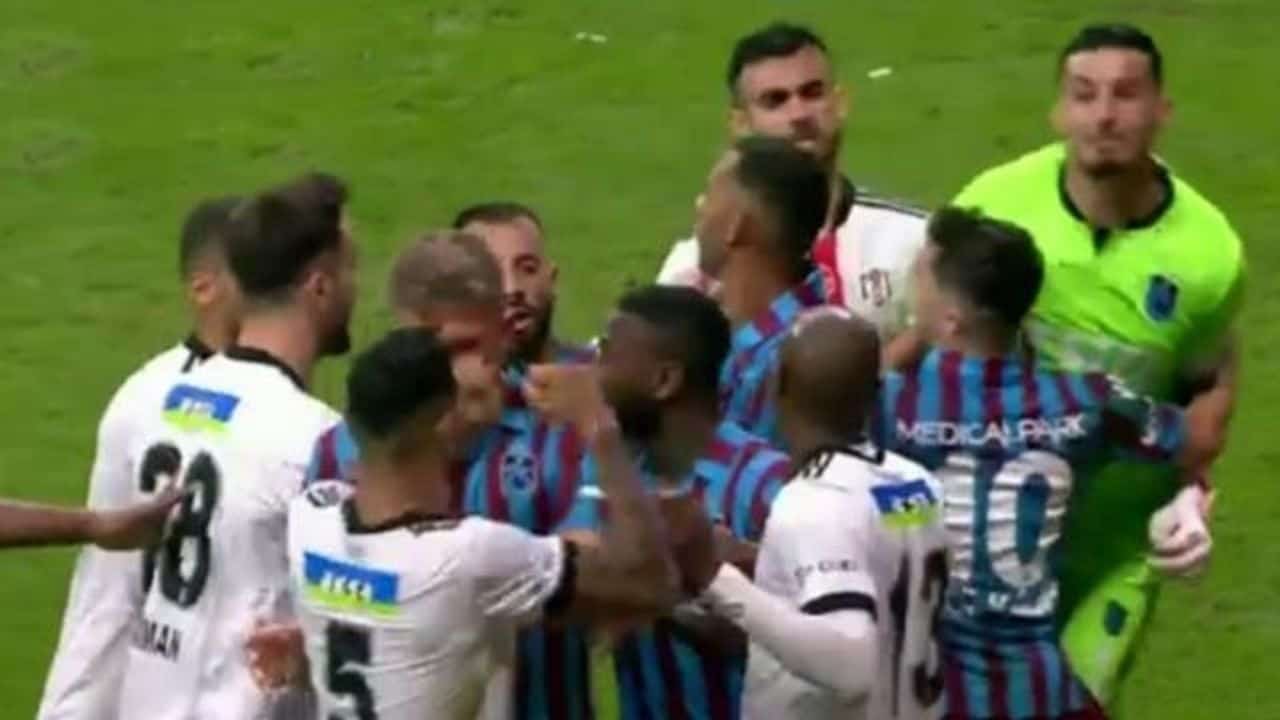 Uğurcan Çakır’ın Kurtarışlarıyla Trabzonspor, Beşiktaş’ı 10 Kişiyle Durdurdu Maç 1-1 Sona Erdi