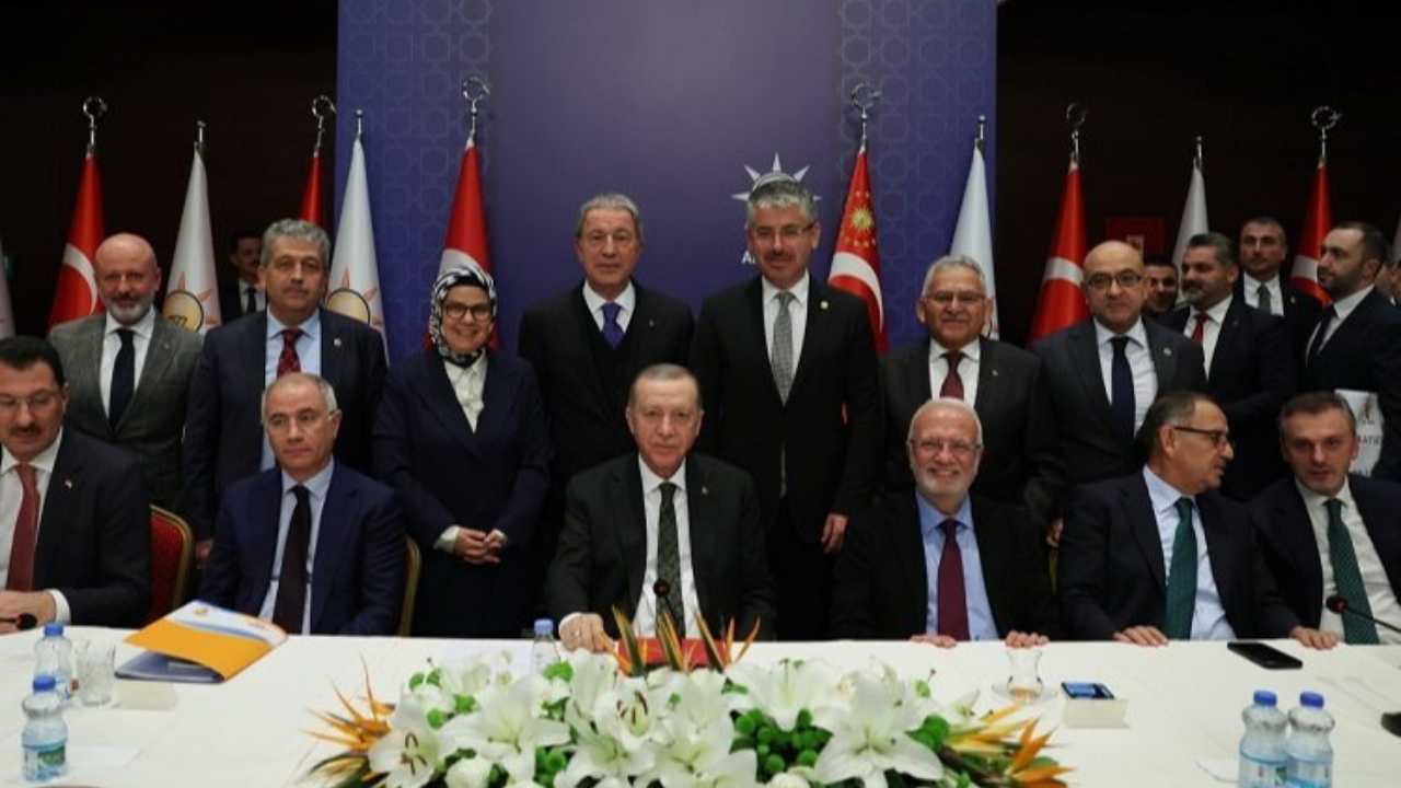 ak-parti-kayseri-cumhurbaskani-ile-bulustu.jpg