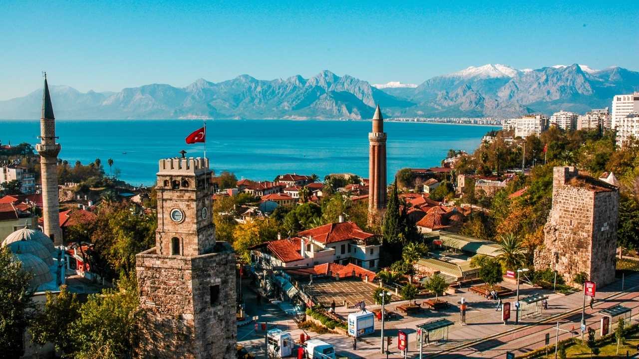 antalya-ili-ve-ilceleri-tarih-kultur-ve-ekonomiyle-dolu-detayli-rehber.jpg