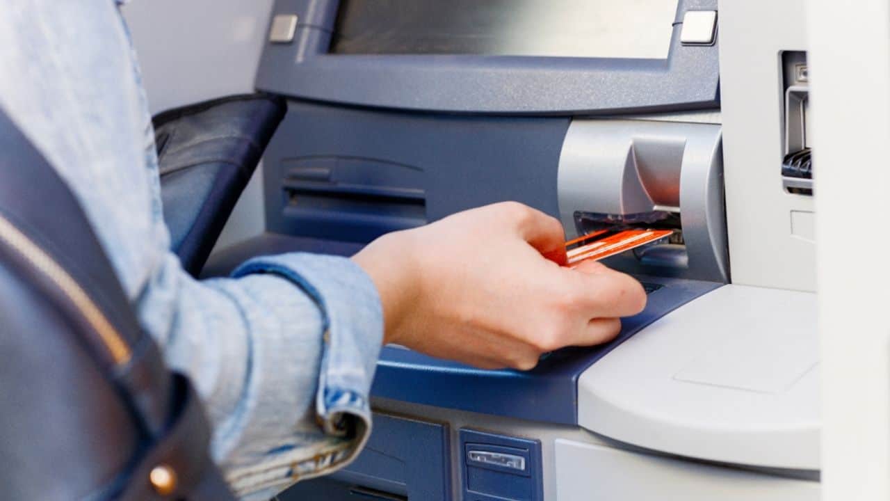 ATM’lerden Para Çekmek Artık Daha Güvenli Yeni Belge Zorunluluğu