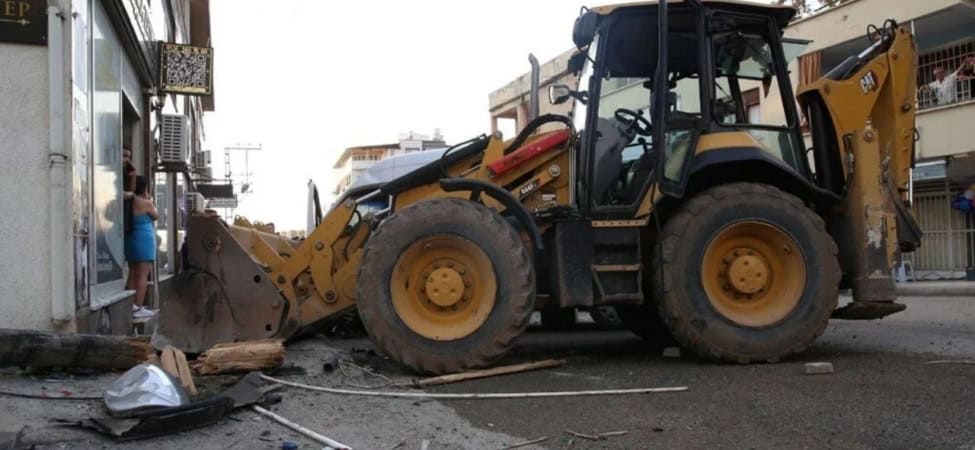 Freni Arızalanan İş Makinesi Kontrolden Çıktı, 8 Kişi Yaralandı