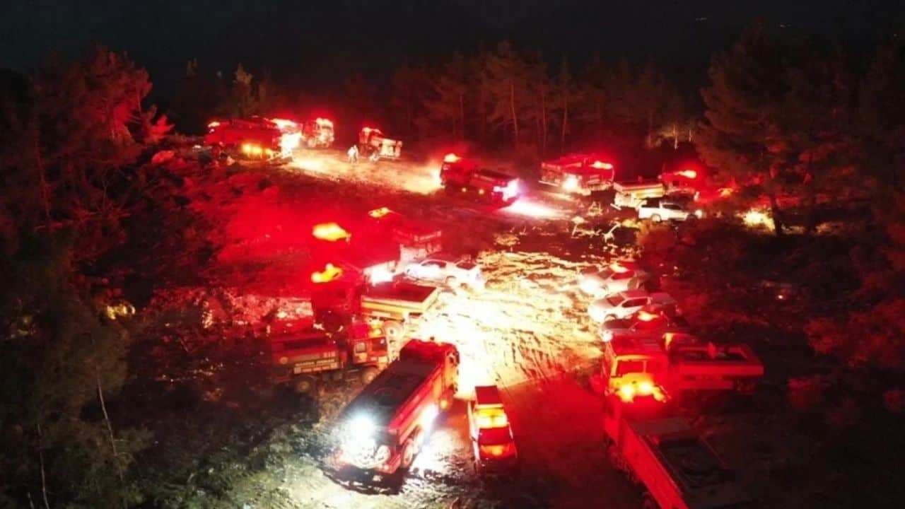 Gökova'da Alevlerle Mücadele Tüm Gece Devam Etti