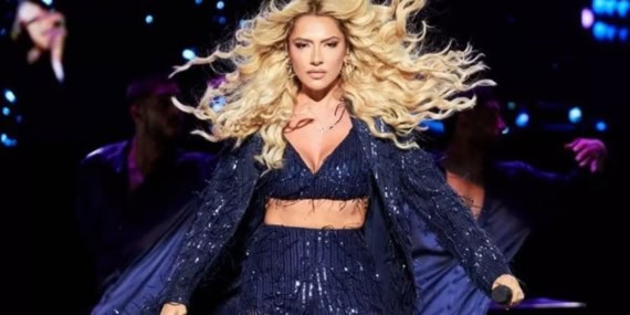 _Hadise’nin Yenikapı Konserinde Yangın Paniği Alanı Terk Etmek Zorunda Kaldılar