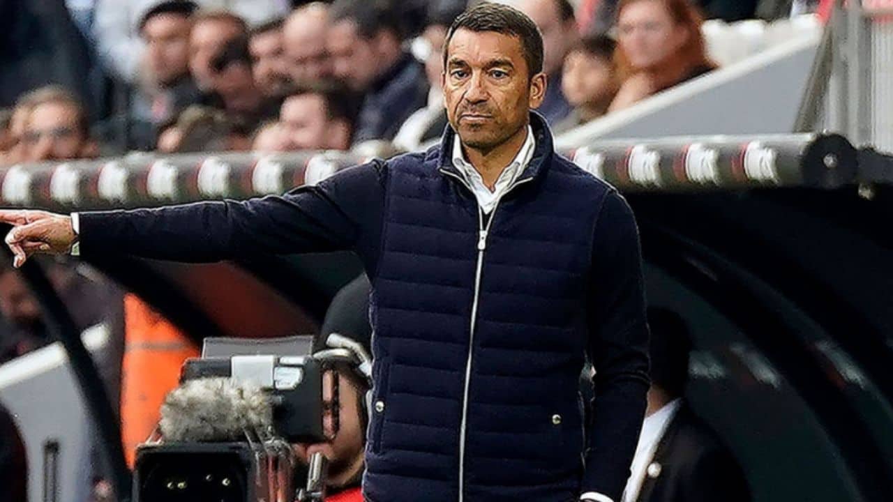 _Süper Lig'de Galatasaray ile Beşiktaş'ın Derbi Mücadelesi Okan Buruk ve Giovanni van Bronckhorst'un İlk 11'leri Belirlendi