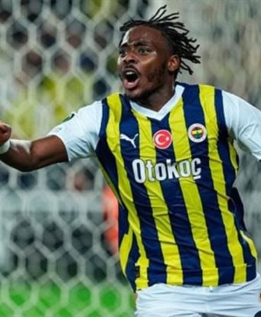 _Fenerbahçe'nin Sağ Bekinde Önemli Bir Dönüm Noktası Bright Osayi-Samuel'in 100. Maçı