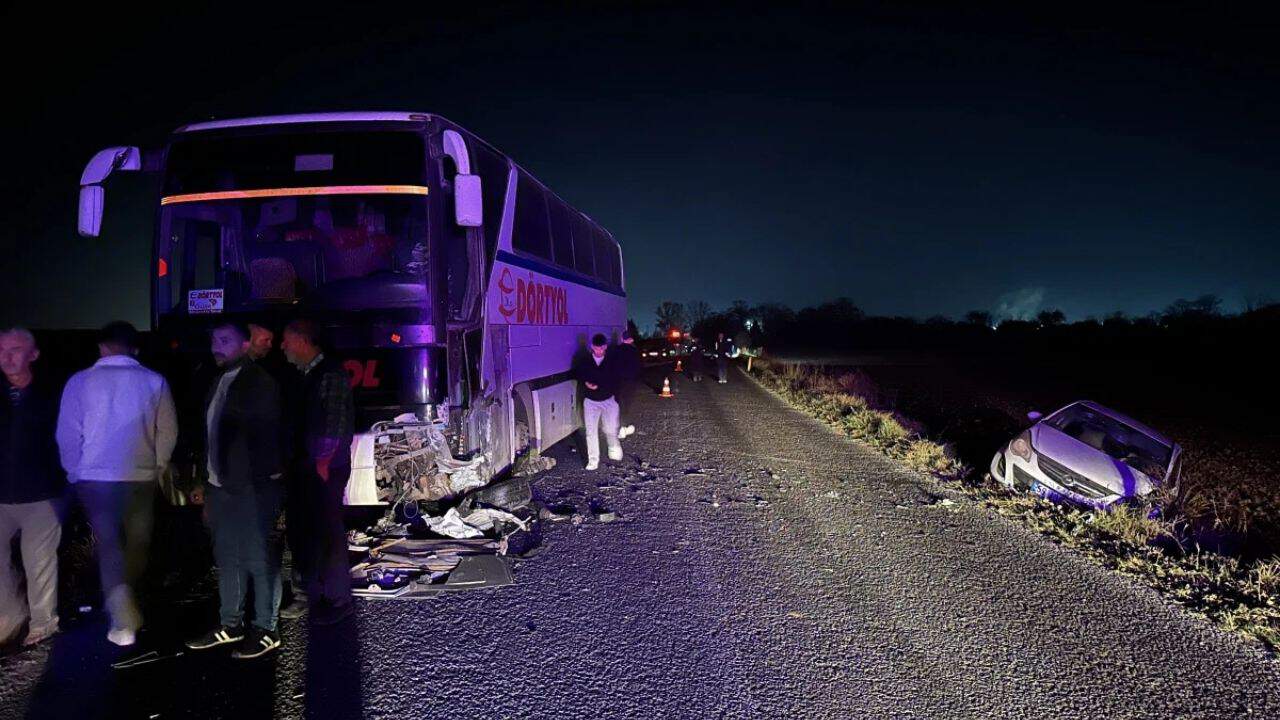 Tekirdağ'da Trafik Kazası Otomobil ile Otobüs Çarpıştı, 2 Yaralı